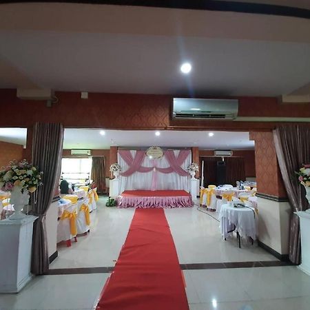 Le Parc Wangnang Hotel Phitsanulok Esterno foto
