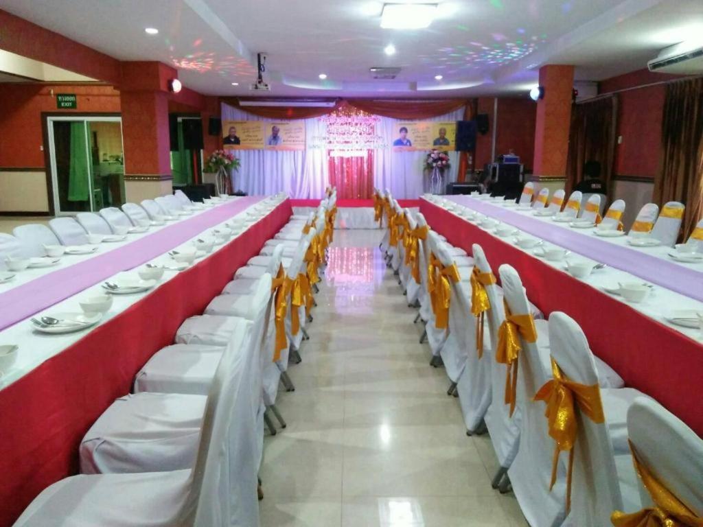 Le Parc Wangnang Hotel Phitsanulok Esterno foto