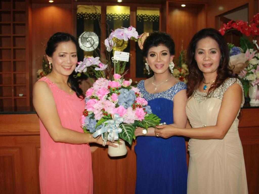 Le Parc Wangnang Hotel Phitsanulok Esterno foto