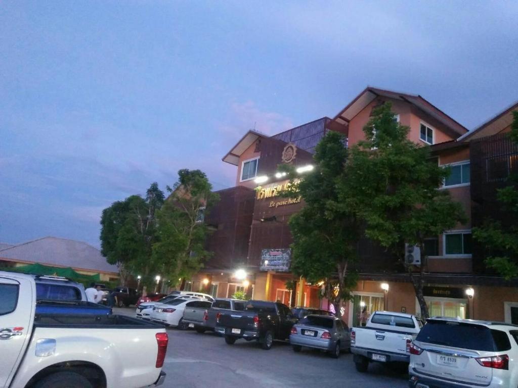 Le Parc Wangnang Hotel Phitsanulok Esterno foto