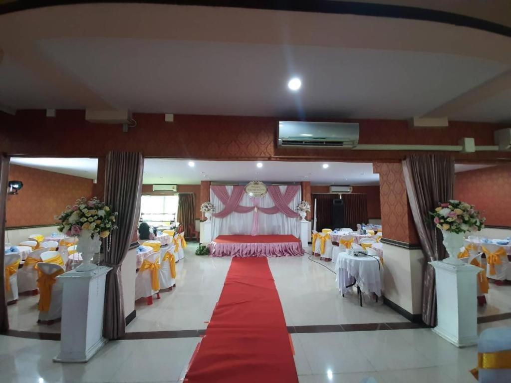 Le Parc Wangnang Hotel Phitsanulok Esterno foto