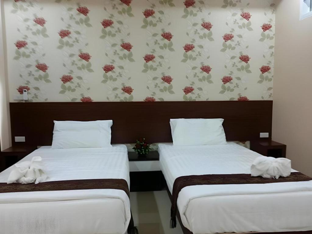 Le Parc Wangnang Hotel Phitsanulok Esterno foto