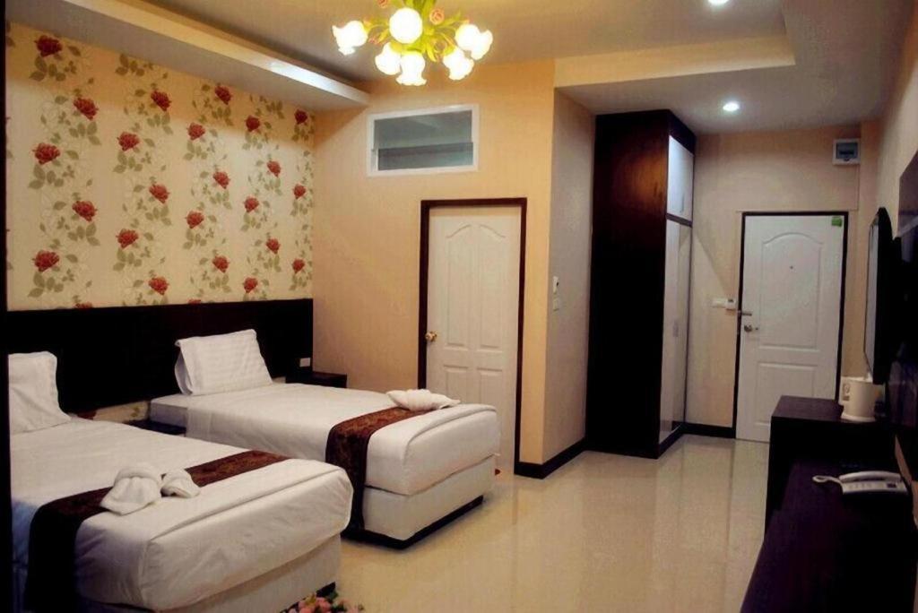 Le Parc Wangnang Hotel Phitsanulok Esterno foto
