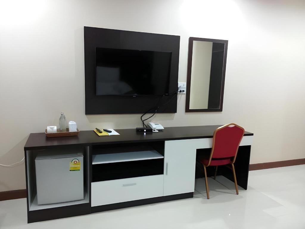 Le Parc Wangnang Hotel Phitsanulok Esterno foto