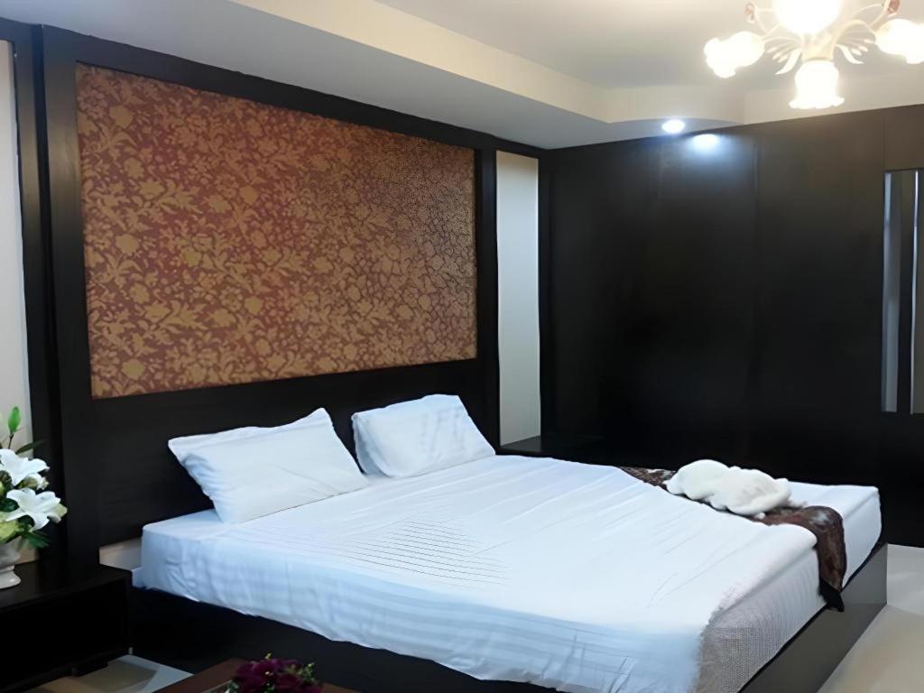 Le Parc Wangnang Hotel Phitsanulok Esterno foto