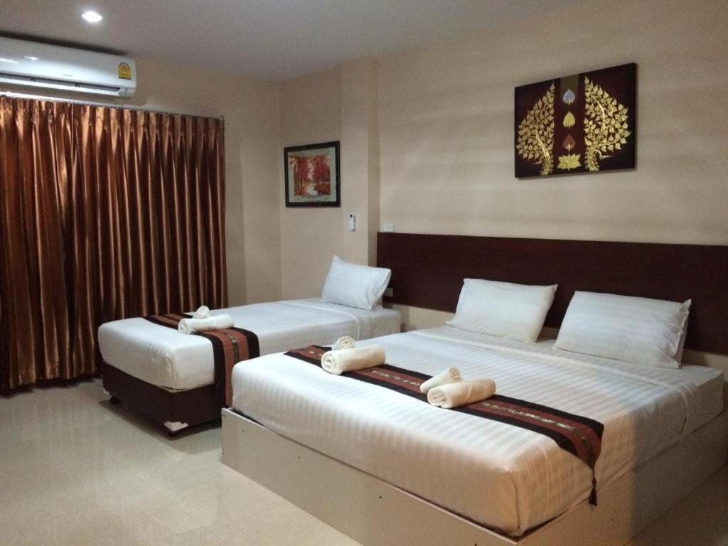 Le Parc Wangnang Hotel Phitsanulok Esterno foto