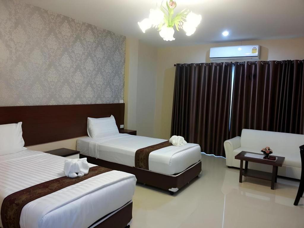 Le Parc Wangnang Hotel Phitsanulok Esterno foto